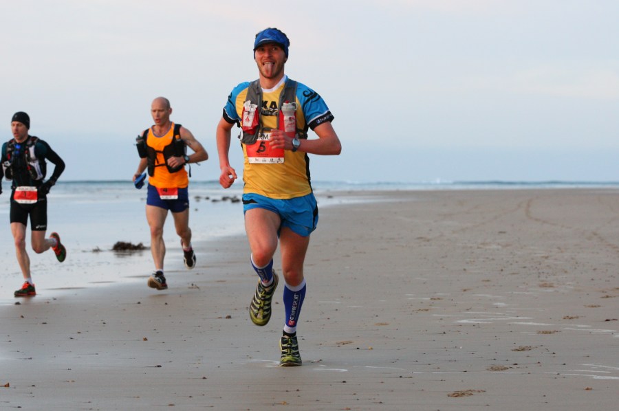 You might not be able to see me due to my beach-camouflage, but if you look closely then you will see a floating tongue. Image from Supersport Images